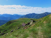 14 Vista dall'alto sul Baitel e verso i Piani dell'Avaro